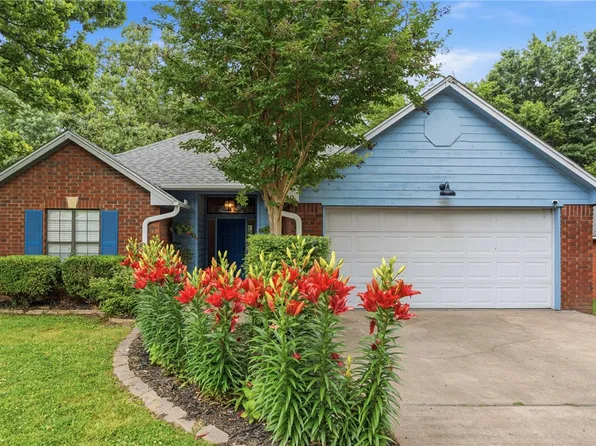 900 Willow Ct, Siloam Springs, AR 72761