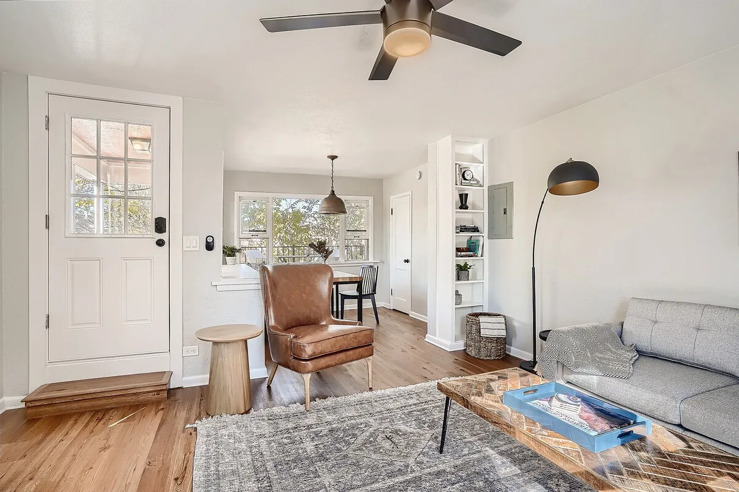 1 bed, 1.0 bath, 570 sqft, $2,977 — Photo 3