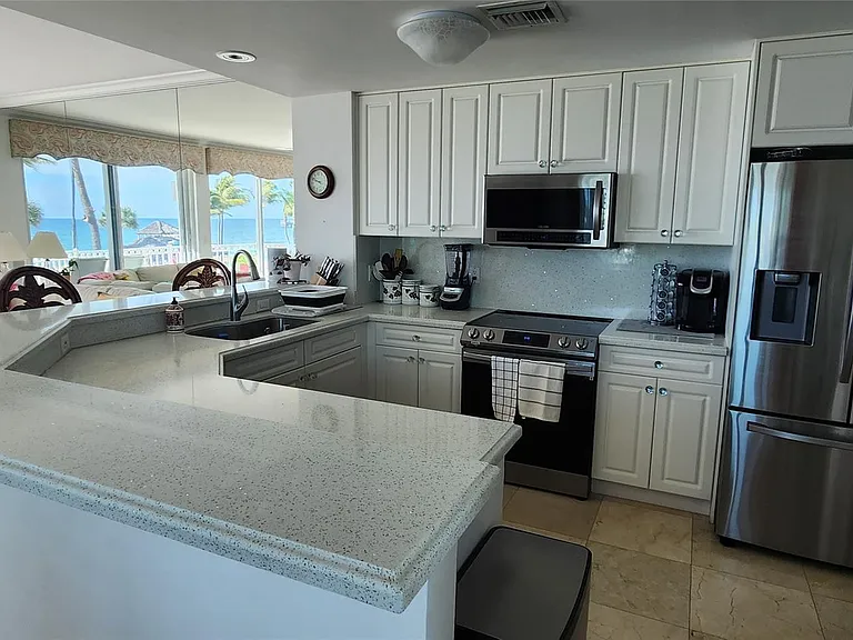 233 SE 21st Ave #101 — Photo 7