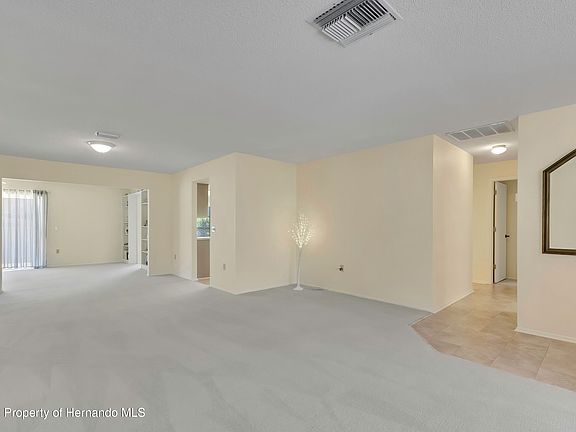 5th image of 7103 Crown Oaks Dr