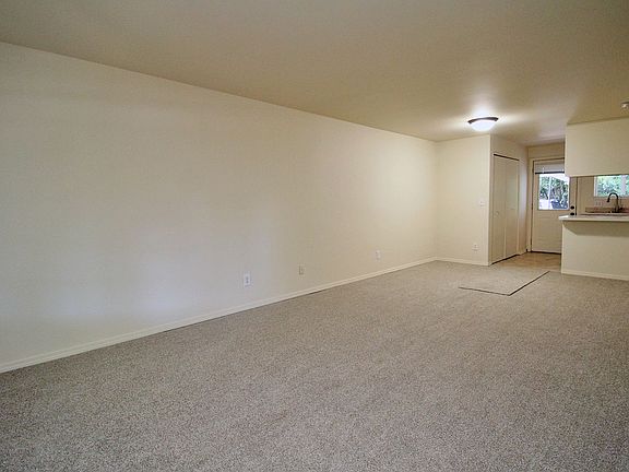 5th image of 12212-12216 SE Salmon St #12216-A
