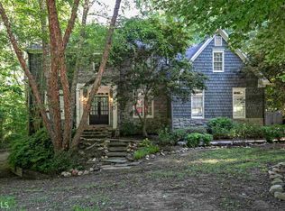 553 Lakeside Dr, Hiram, GA