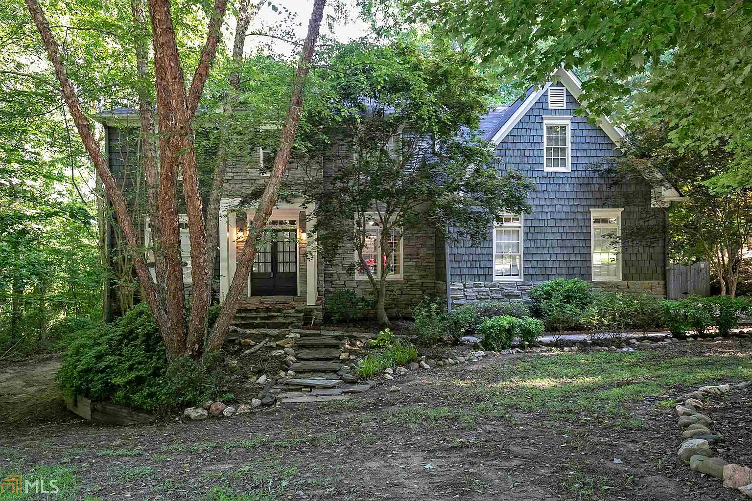 553 Lakeside Dr photo 1