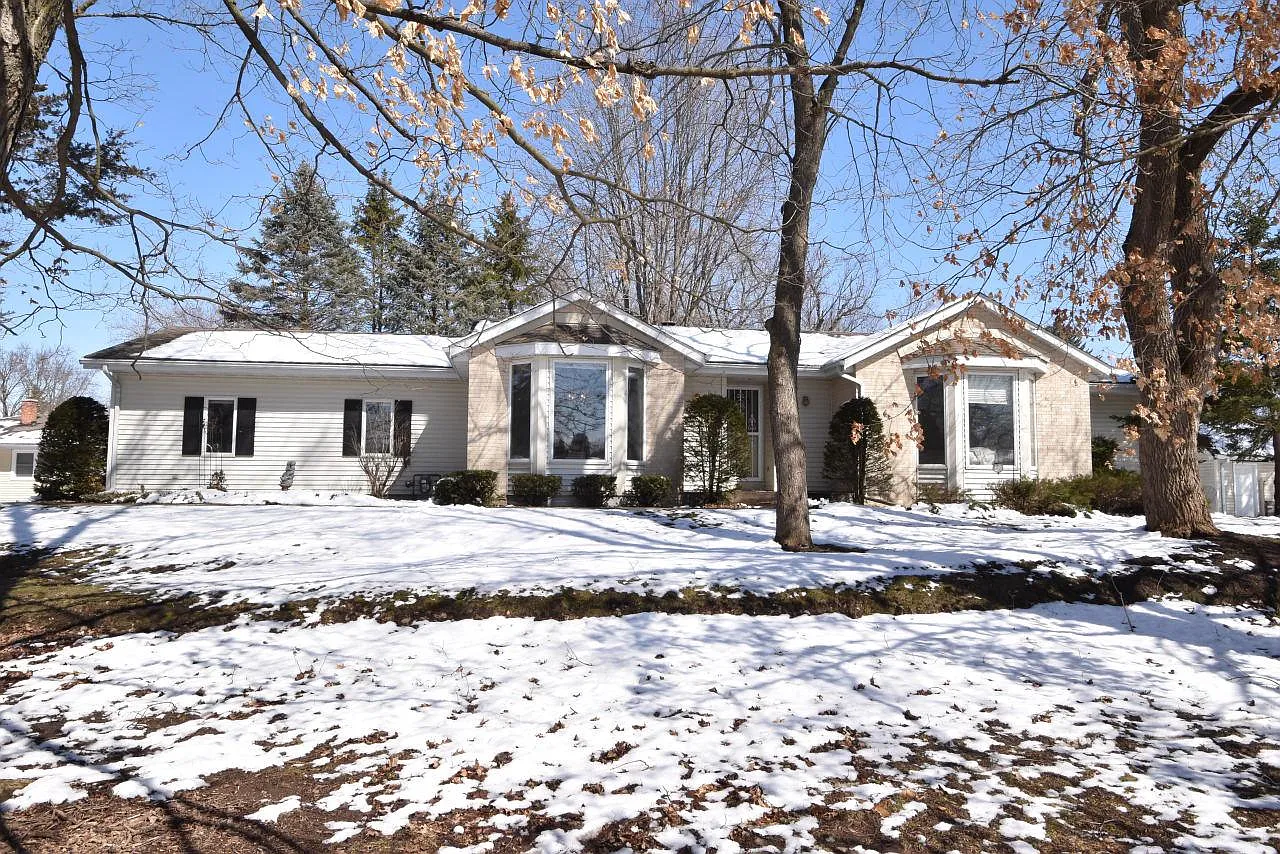 1132 Center STREET photo 1