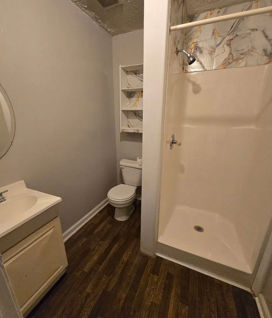 801 Walnut St — Photo 2
