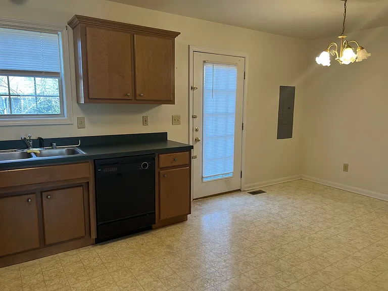 247 E Green St #A — Photo 6