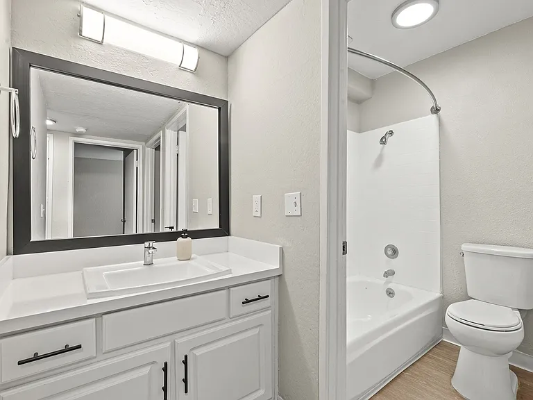 Kensington Park Apartments — Photo 41