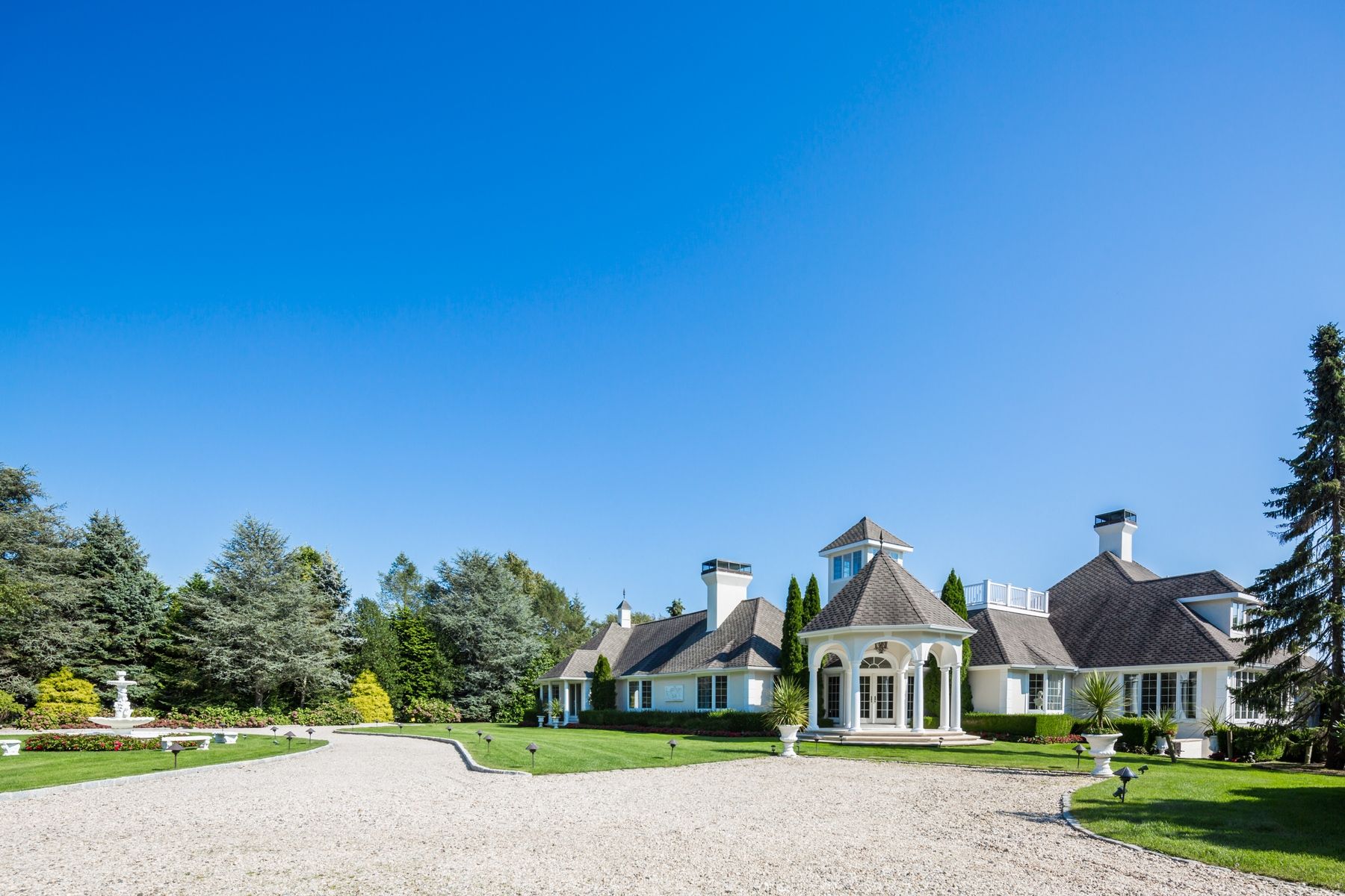 2 Halsey Farm Dr, Southampton, NY 11968 Out East