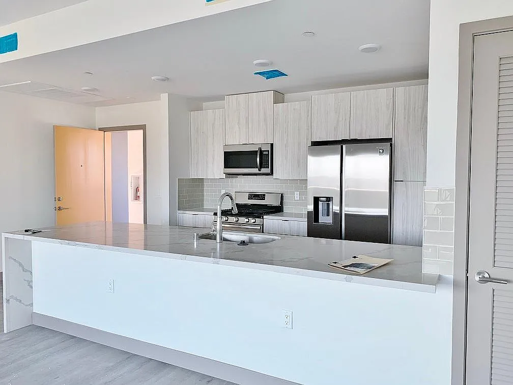 Building Photo - 1550 Brockton Ave #401