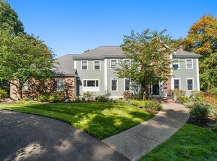 177 Bay Colony Dr, Westwood, MA 02090