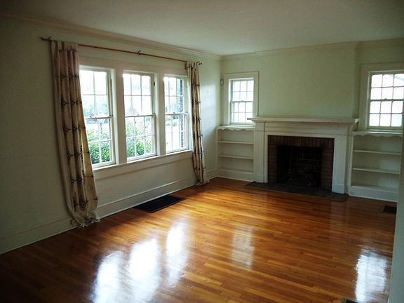 4th image of 117 NE Adair Dr