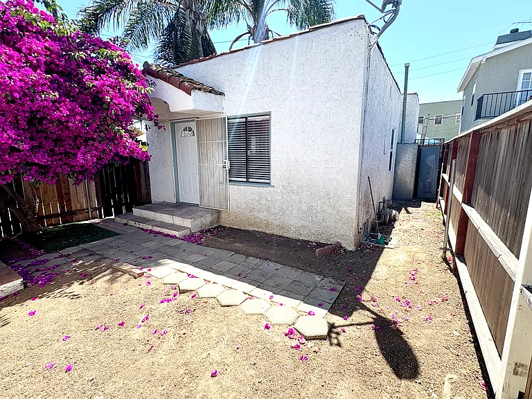 257 Loma Ave #A — Photo 2