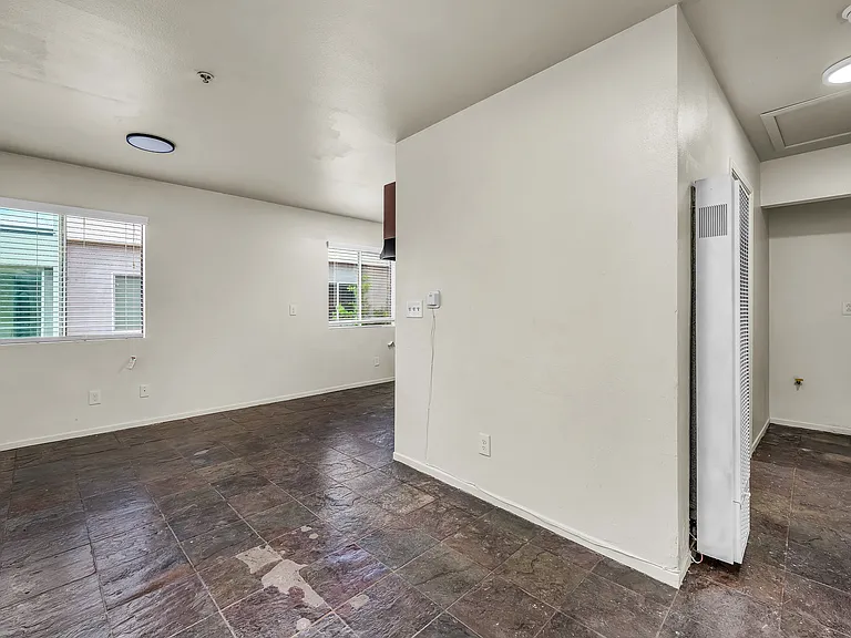 5243 Huntington Dr N #4 — Photo 15