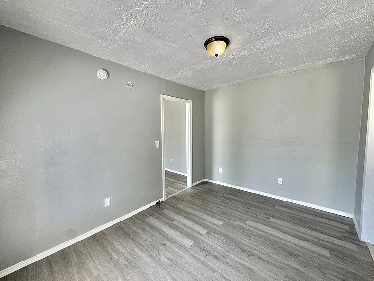 1501 SW 30th St — Photo 11