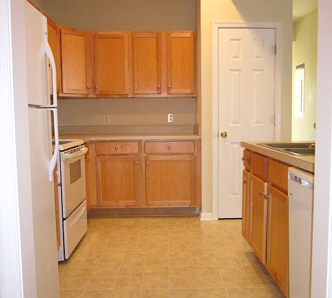 5th image of 675 Woodbrook Dr #104