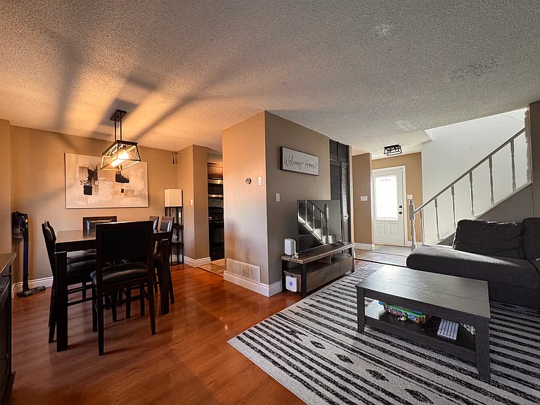 19 Dalzell Ave — Photo 12