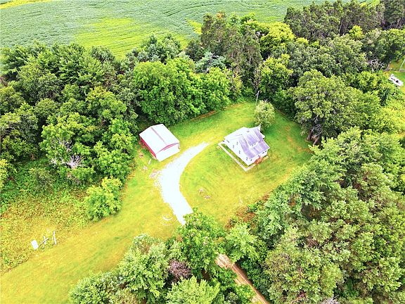 3rd image of W16881 State Highway 121