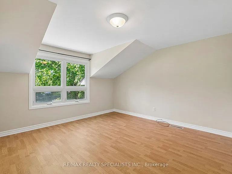 782 Hastings Ave — Photo 16