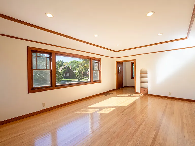 1621 E Princeton Ave — Photo 3