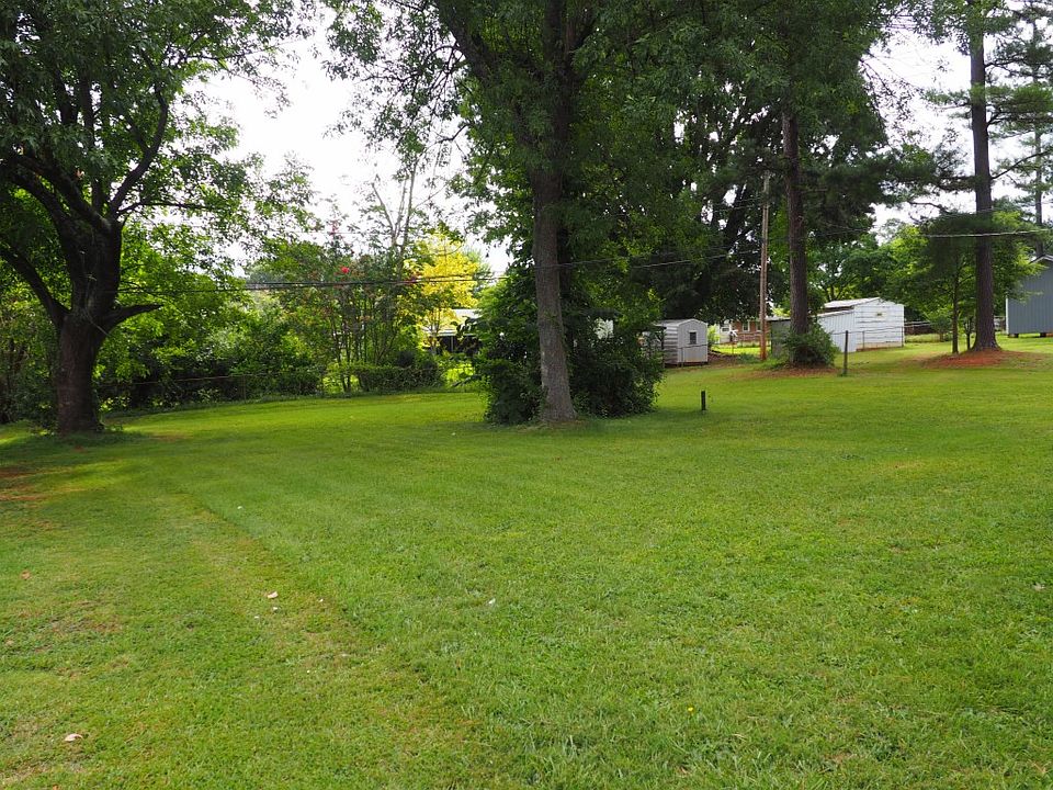 2nd image of 882 Maplewood Ln