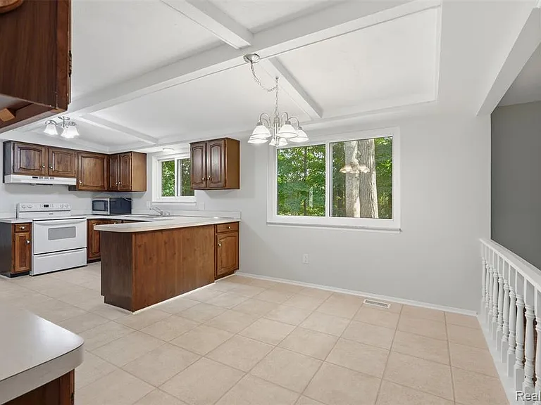 1880 Welling Dr — Photo 14