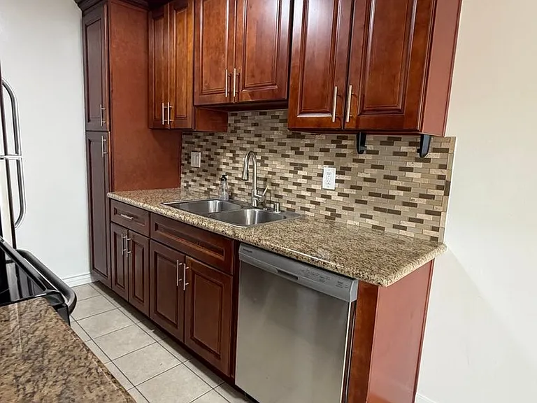 North of Wilshire Charming Apartments — Photo 5