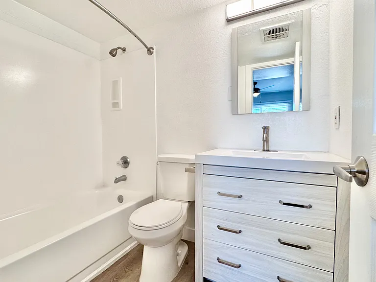 402 N 10th St #6 — Photo 10