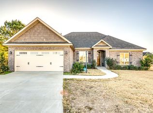 82 Village Way Ct, Wetumpka, AL 36093