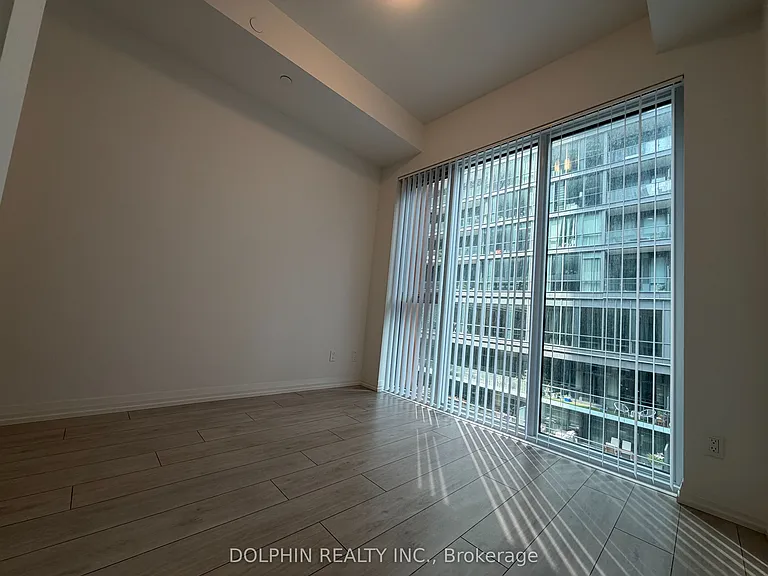 400 King St W #722 — Photo 12