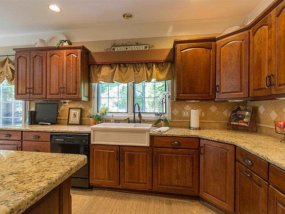 5th image of 3910 S Deerfield Dr