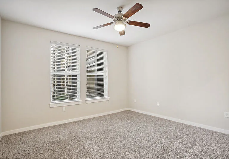 4000 Hulen Apartments — Photo 18