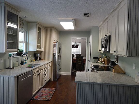 3rd image of 1619 Sheffield Pl