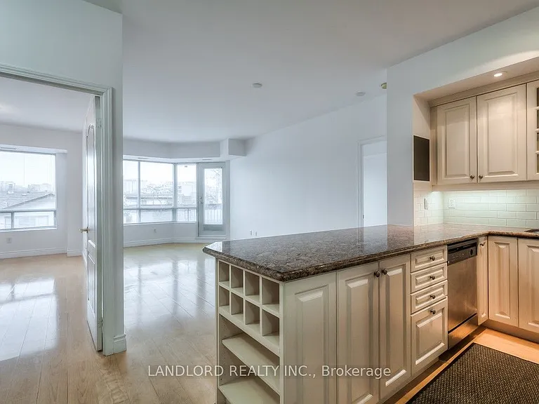 77 McMurrich St #307 — Photo 1