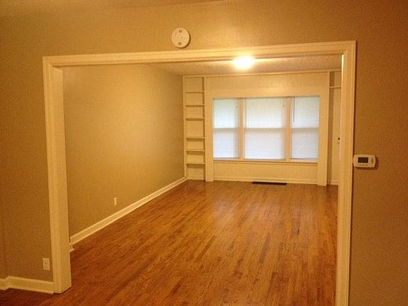 Living Room has lots of space and built in shelves!