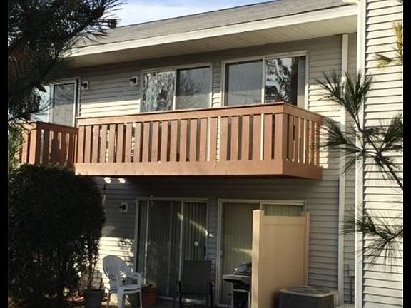 2nd image of 311 Newport Ln APT B2