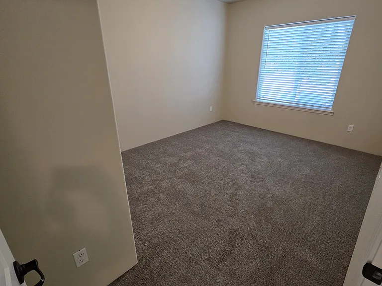 918 SW Blackberry Ln — Photo 10
