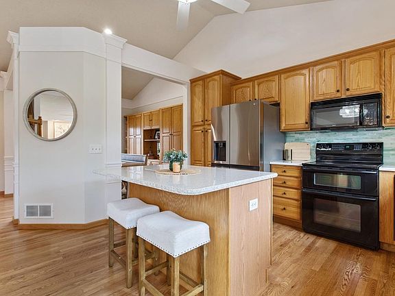 5th image of 600 Topaz Ln
