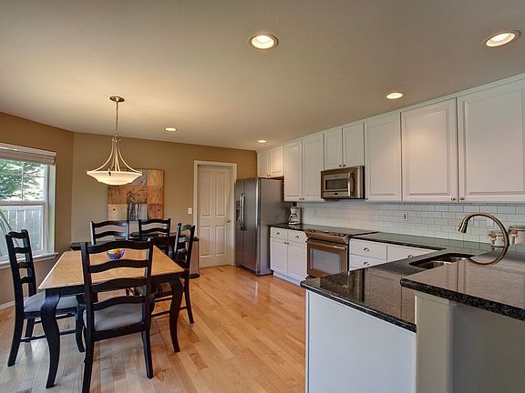 3rd image of 23306 NE 8th Pl