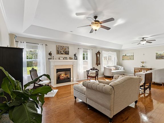2nd image of 644 Village Green Cir