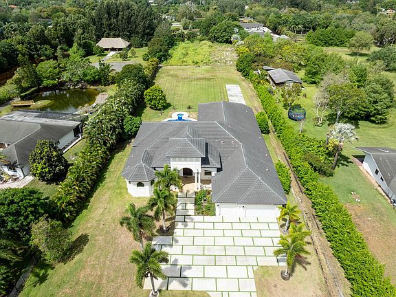 4th image of 5941 SW 185th Way