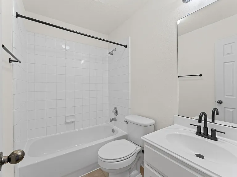 24911 Sandusky Dr — Photo 18