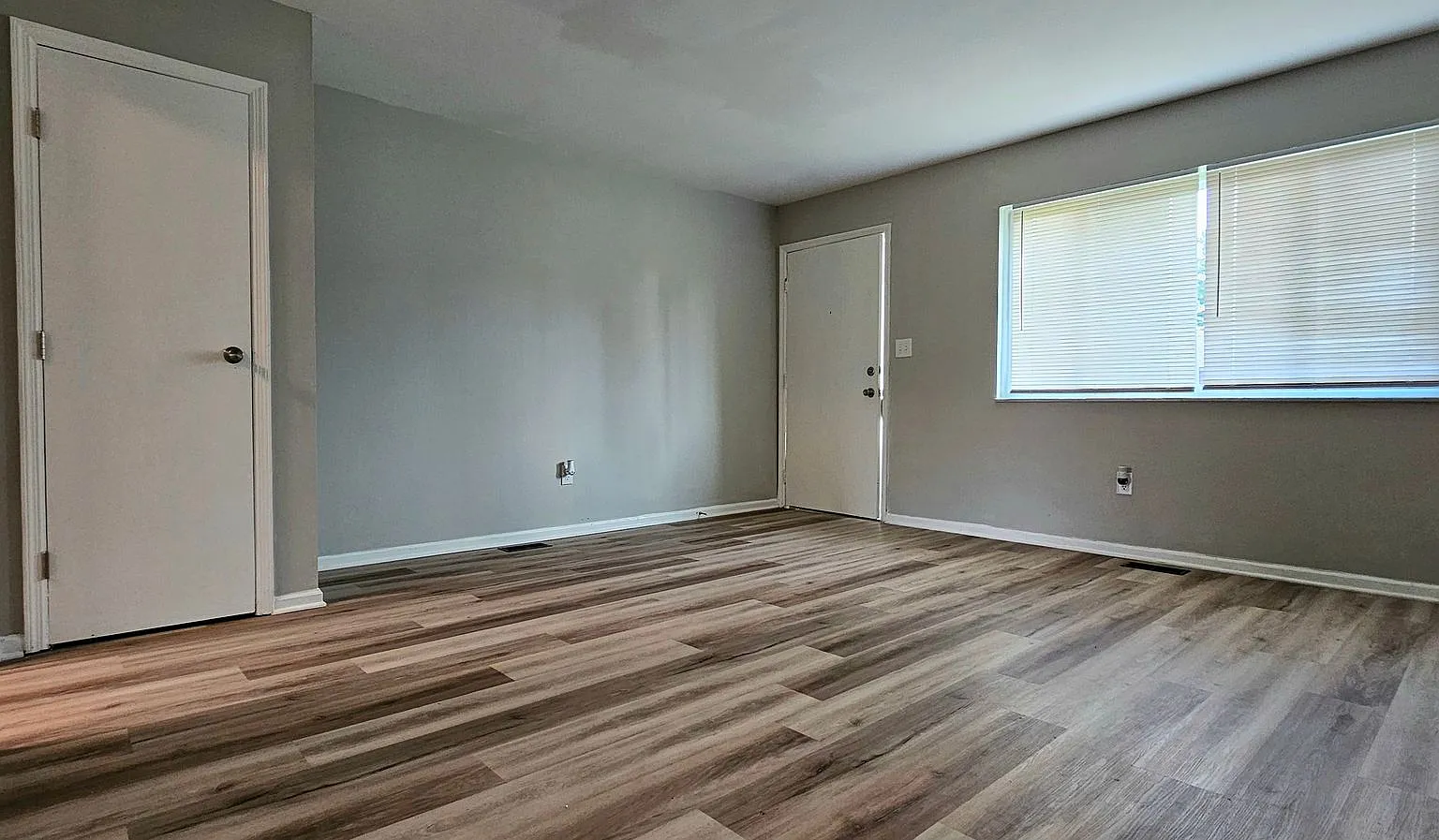 3030-3032 Creekview Circle — Photo 4