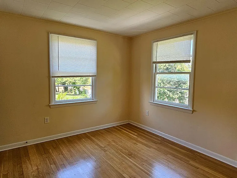 220 E Whitlock Ave — Photo 8