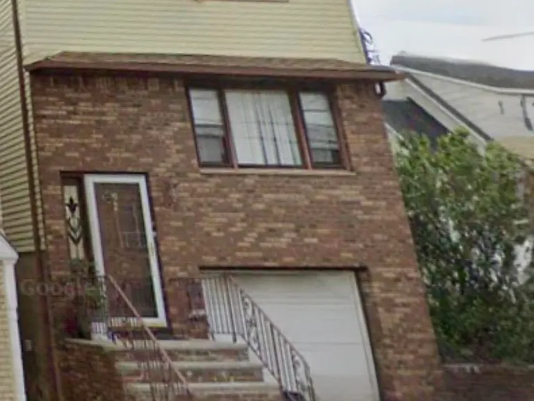 92 Malcolm Ave — Photo 1