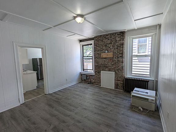 5th image of 1803 Davis Ave Unit 4