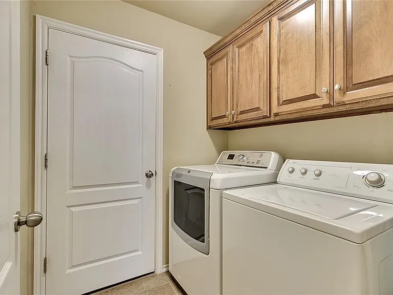 9012 Crooked Creek Ln — Photo 25