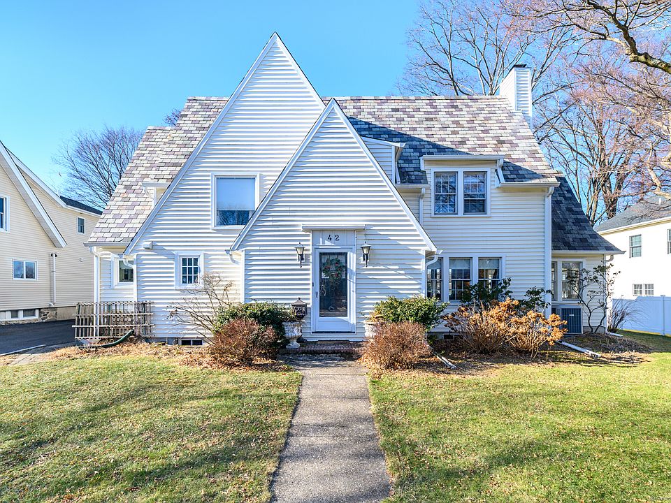 1st image of 42 Rachelle Avenue