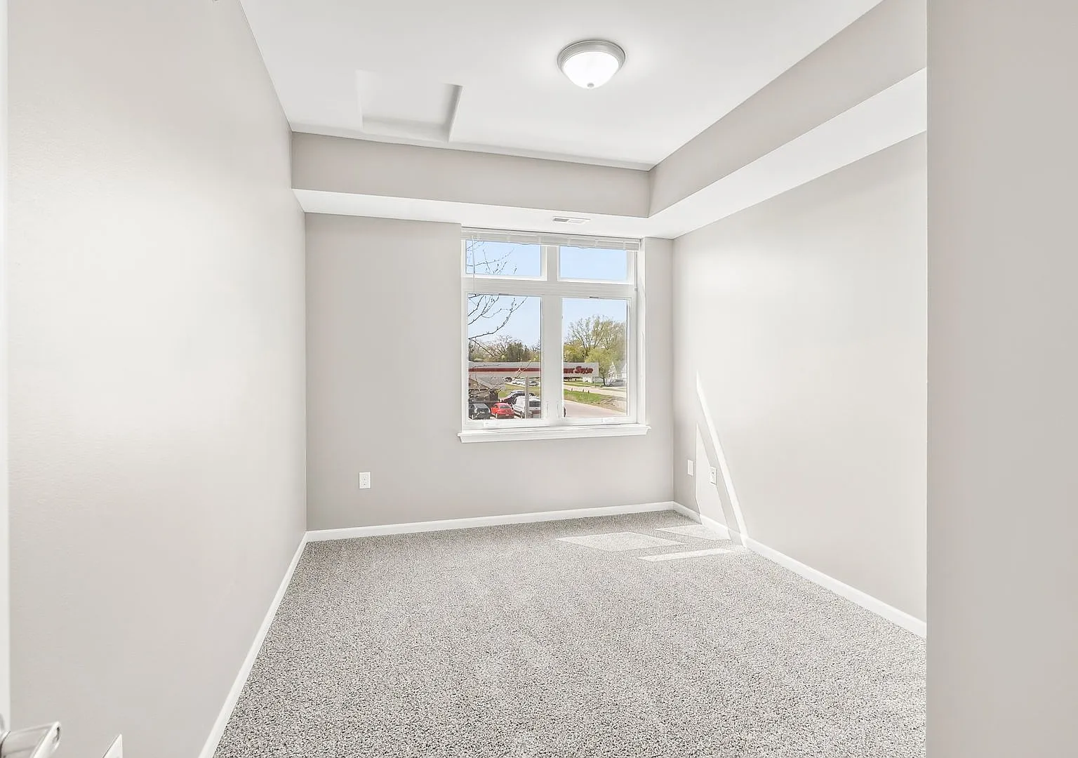 2024 College St - Cedar Falls — Photo 4