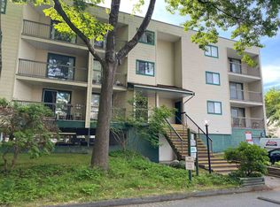 Bennett Manor, Richmond, BC V6Y 1N4