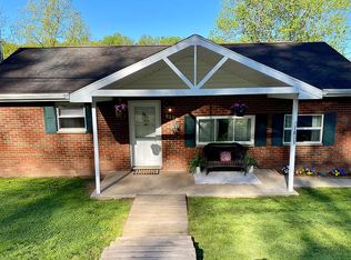 1813 Maple Dr, Sissonville, WV 25320